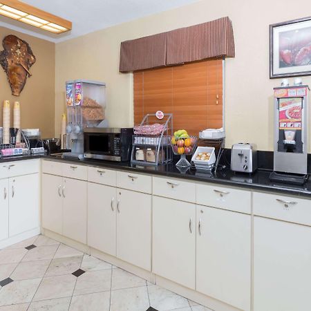 Super 8 By Wyndham Azusa Extérieur photo