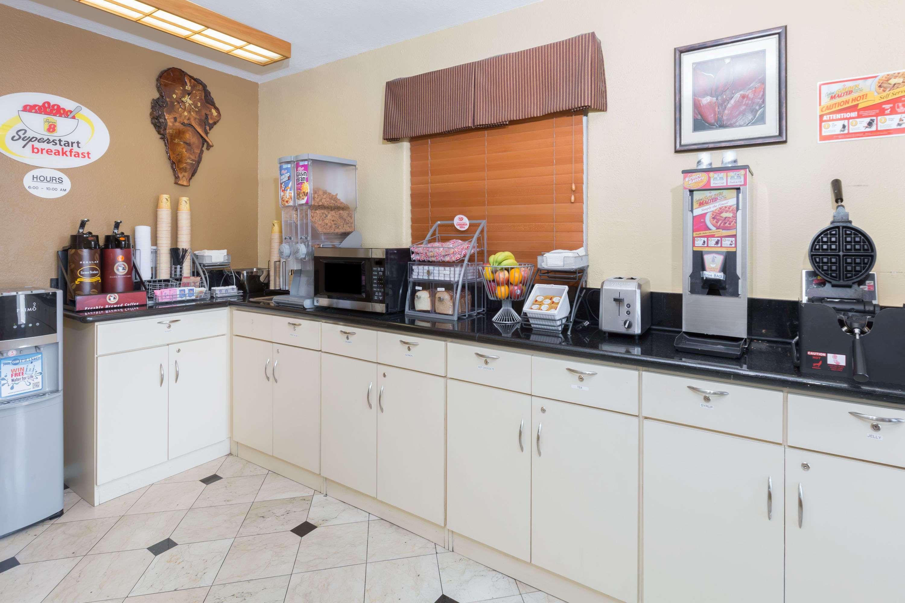 Super 8 By Wyndham Azusa Extérieur photo