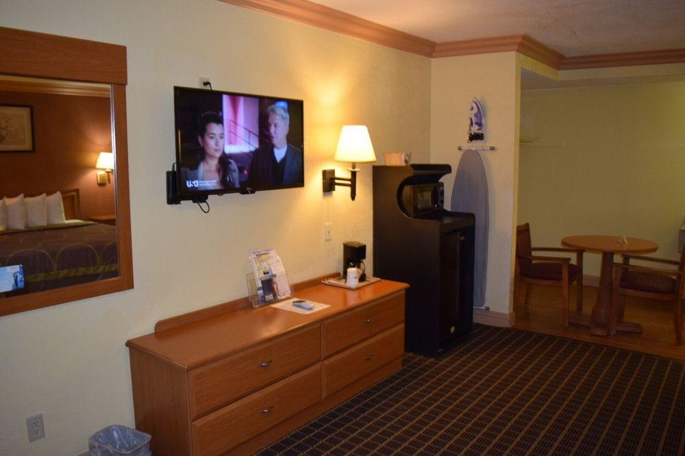 Super 8 By Wyndham Azusa Extérieur photo