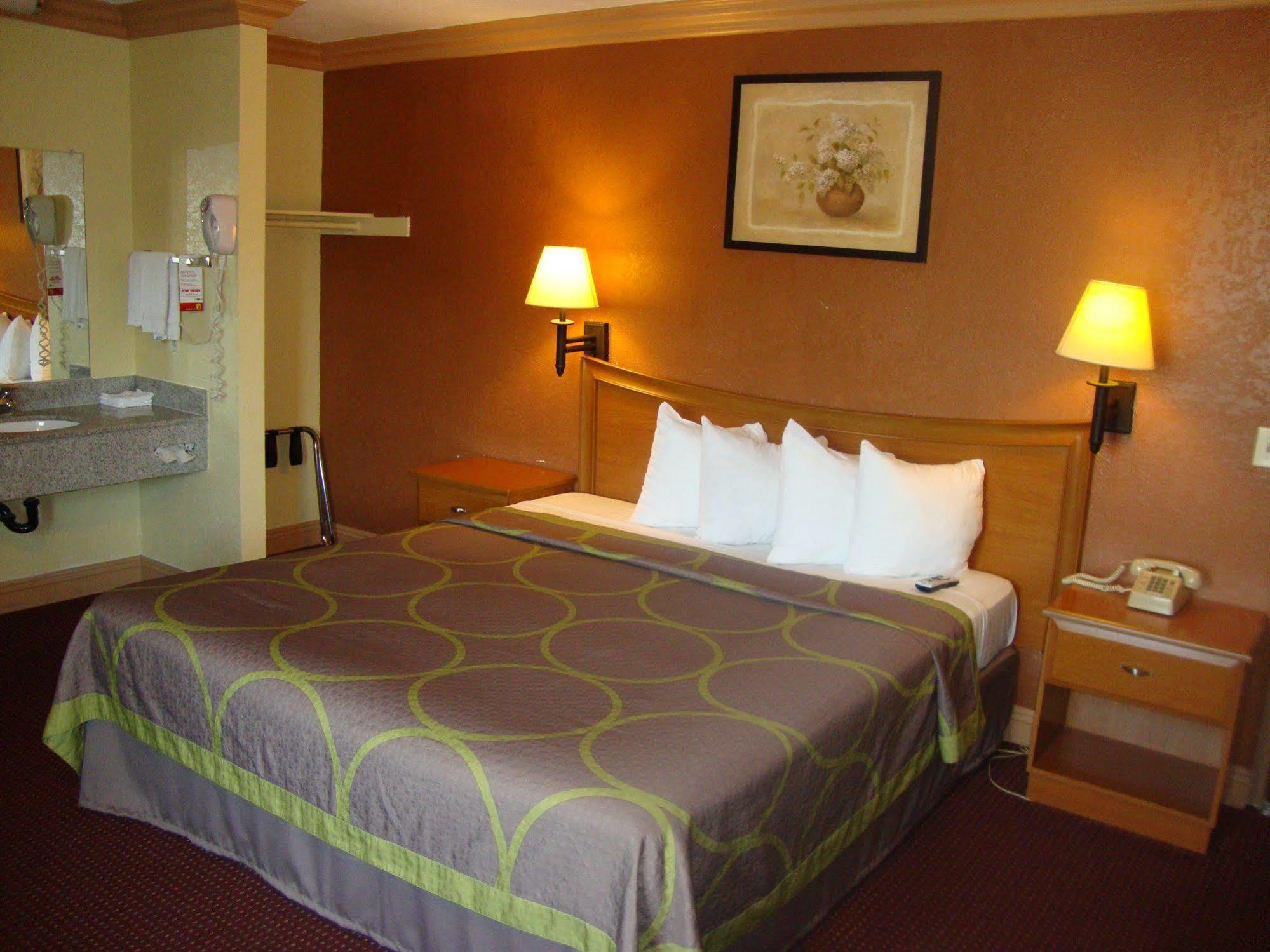 Super 8 By Wyndham Azusa Extérieur photo