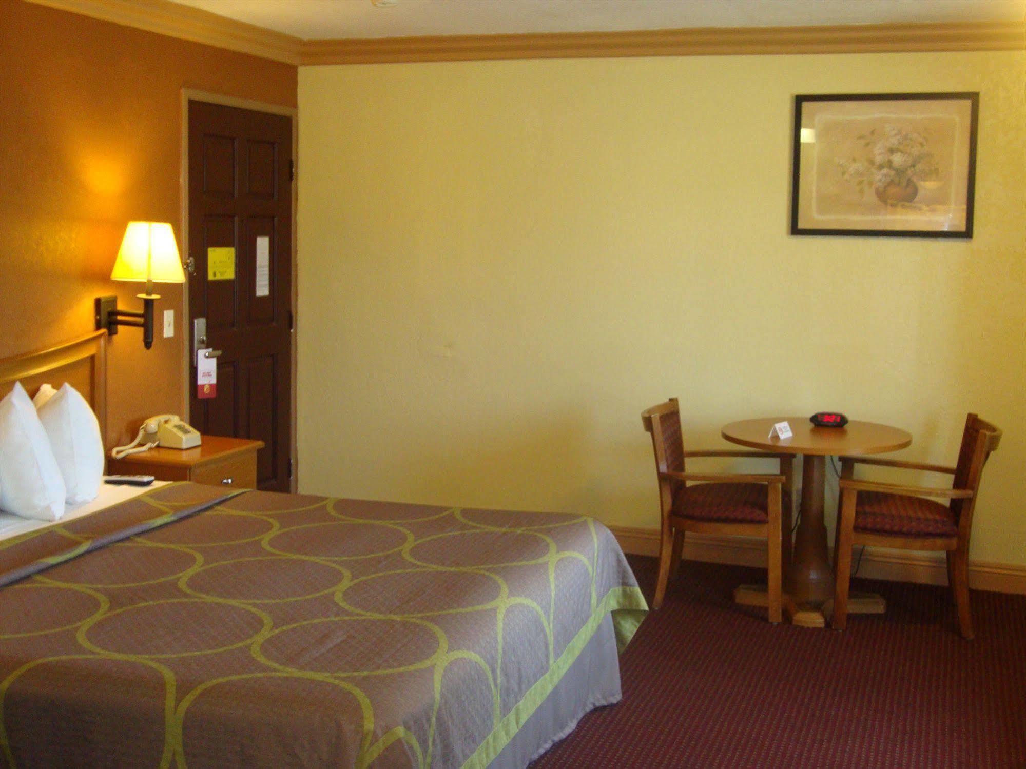 Super 8 By Wyndham Azusa Extérieur photo